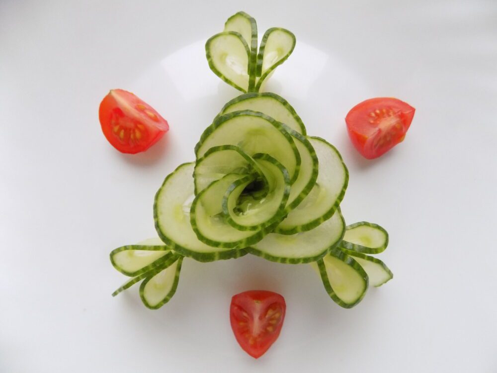 How to make a cucumber rose
