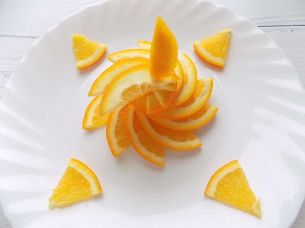 How beautiful to cut an orange