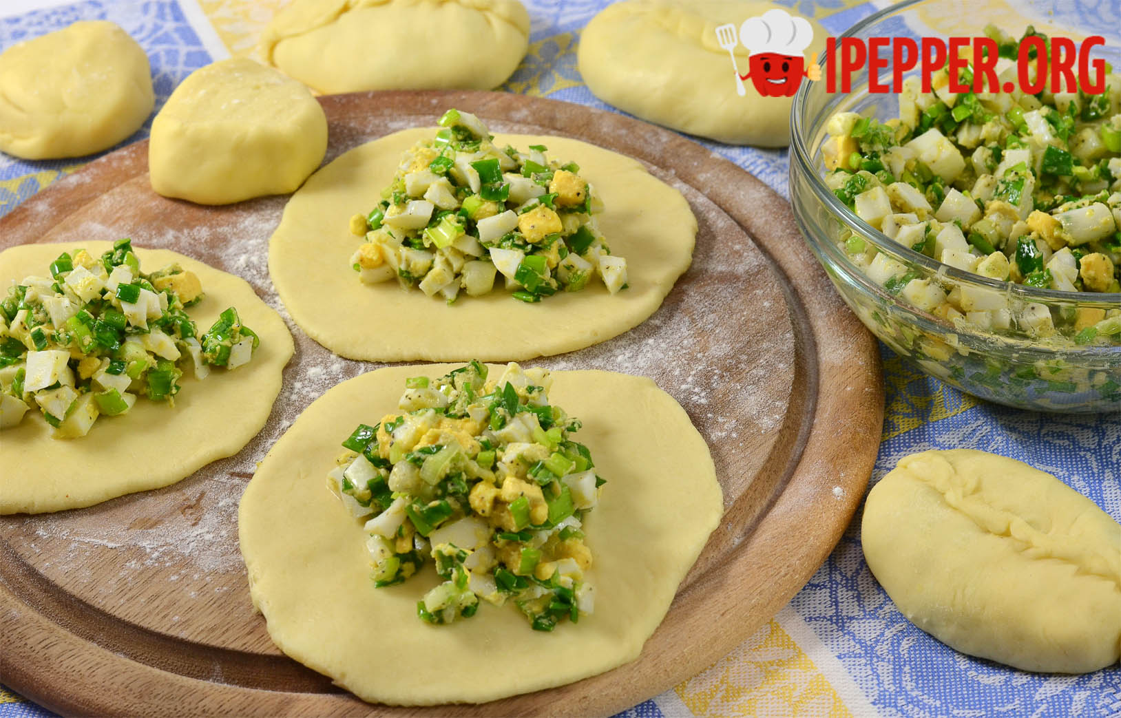 Recipe Fried pies with chopped egg and green onions. Шаг 4