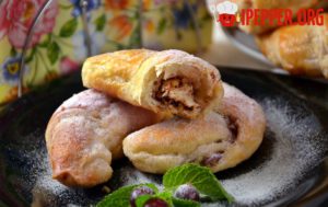 Puff pastry croissants with chocolate filling