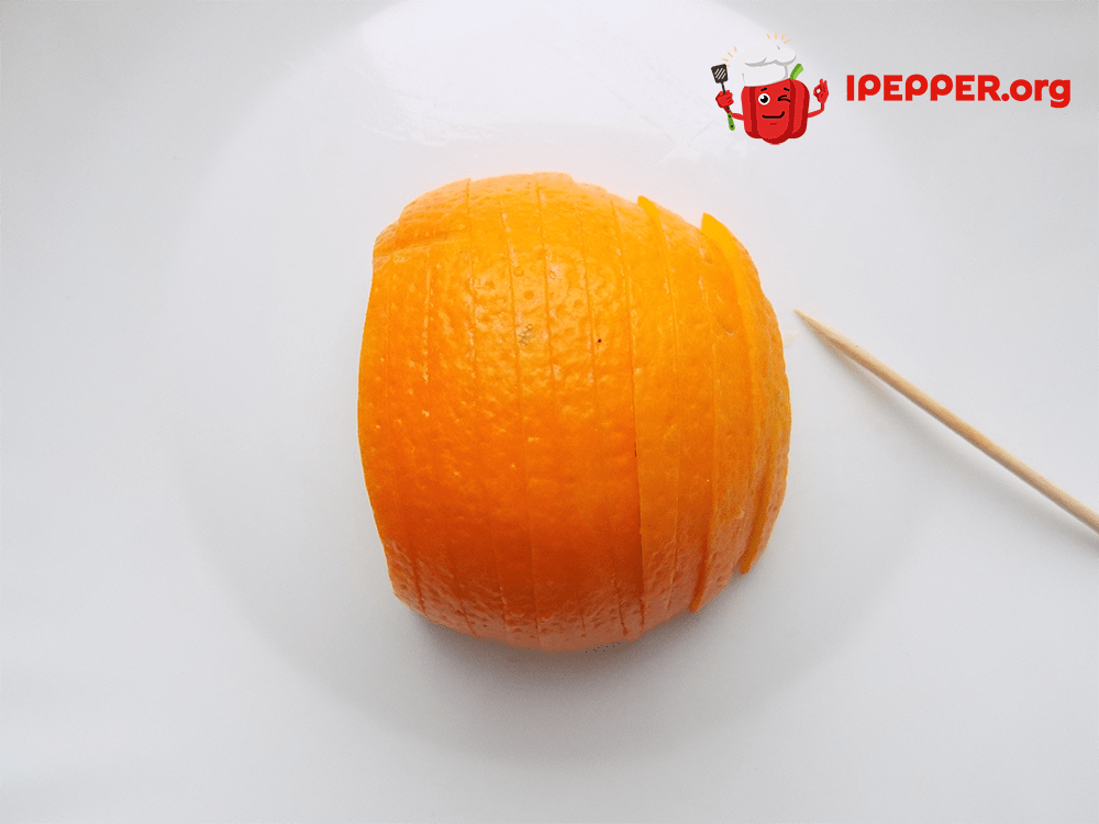 How beautiful to cut an orange (step 3)