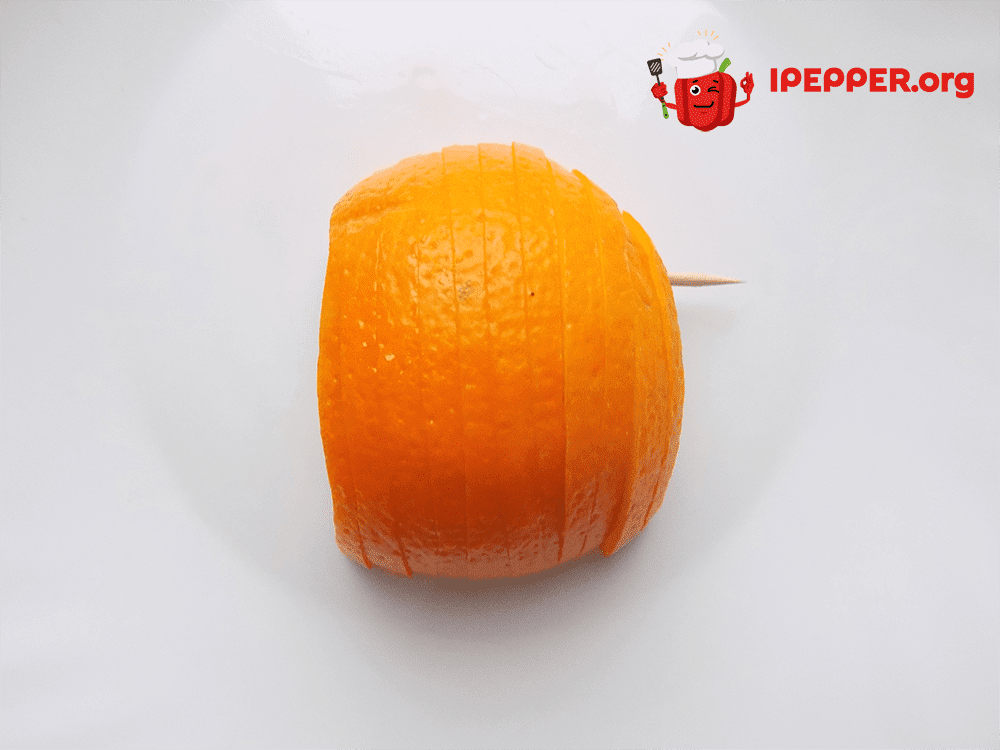 How beautiful to cut an orange (step 4)
