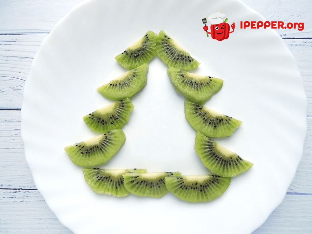 Kiwi and pomegranate Christmas tree (step 5)