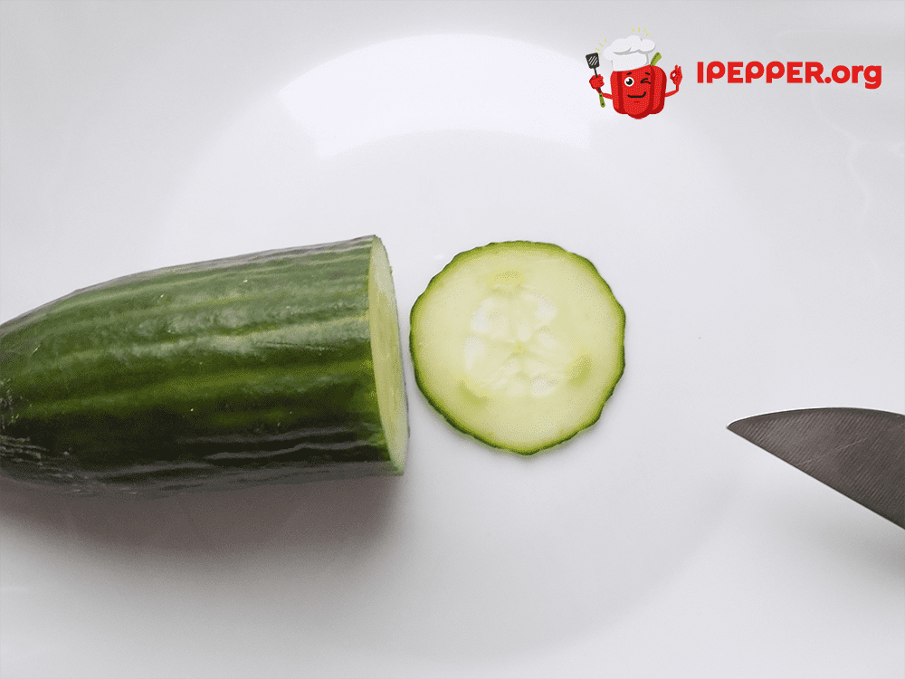 How to make a cucumber rose (step 3)