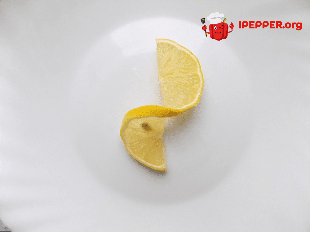 How beautifully cut a lemon (option 2) step 2