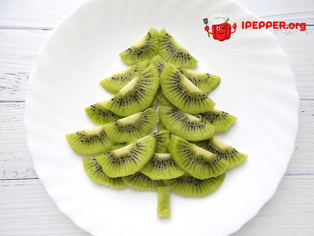 Kiwi and pomegranate Christmas tree (step 7)