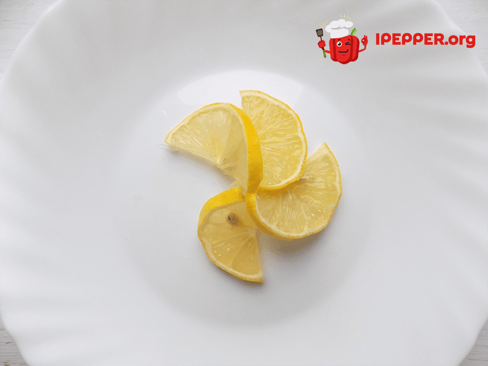 How beautifully cut a lemon (option 2) step 3