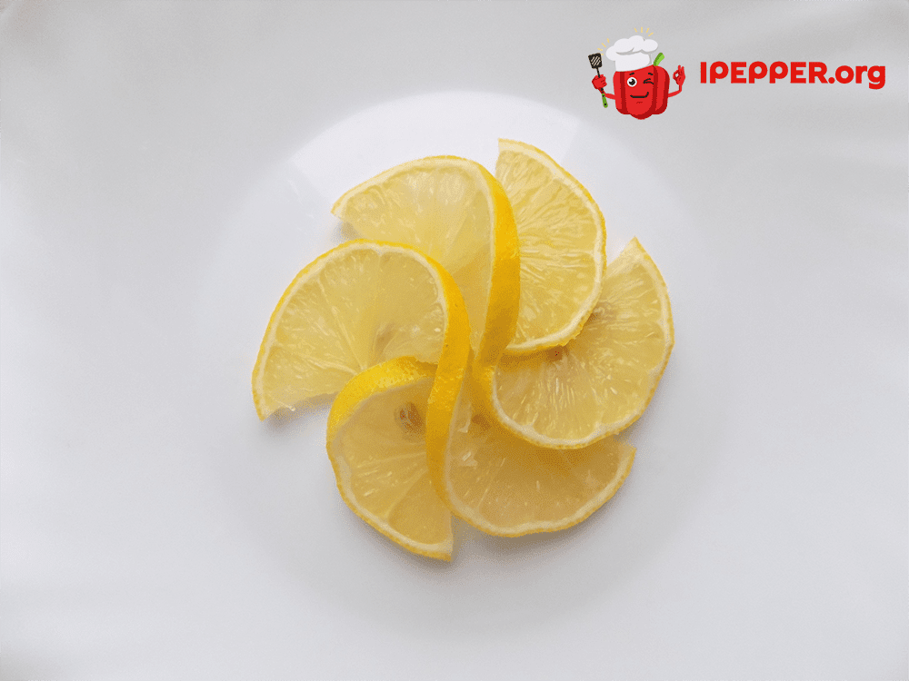 How beautifully cut a lemon (option 2) step 4