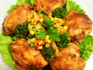 Spicy chicken thighs with broccoli and mexican mix