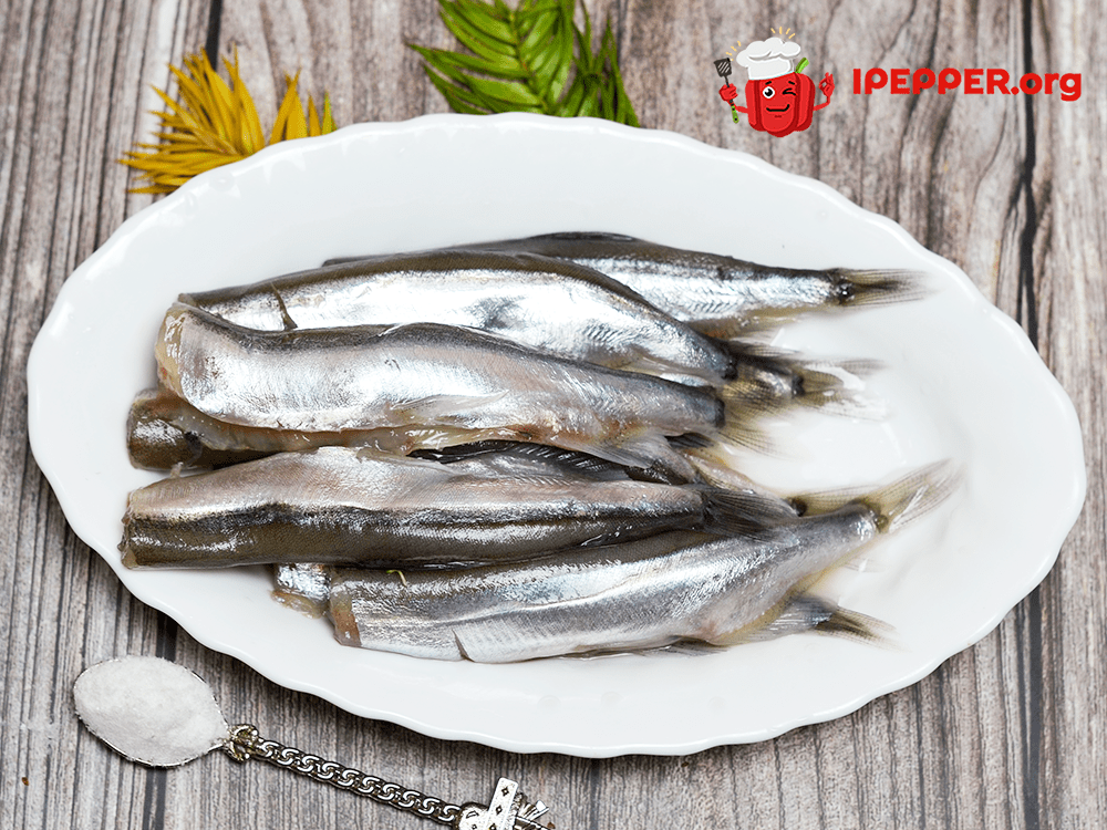 Recipe Fried capelin breaded with cornmeal and peanuts. Шаг 5