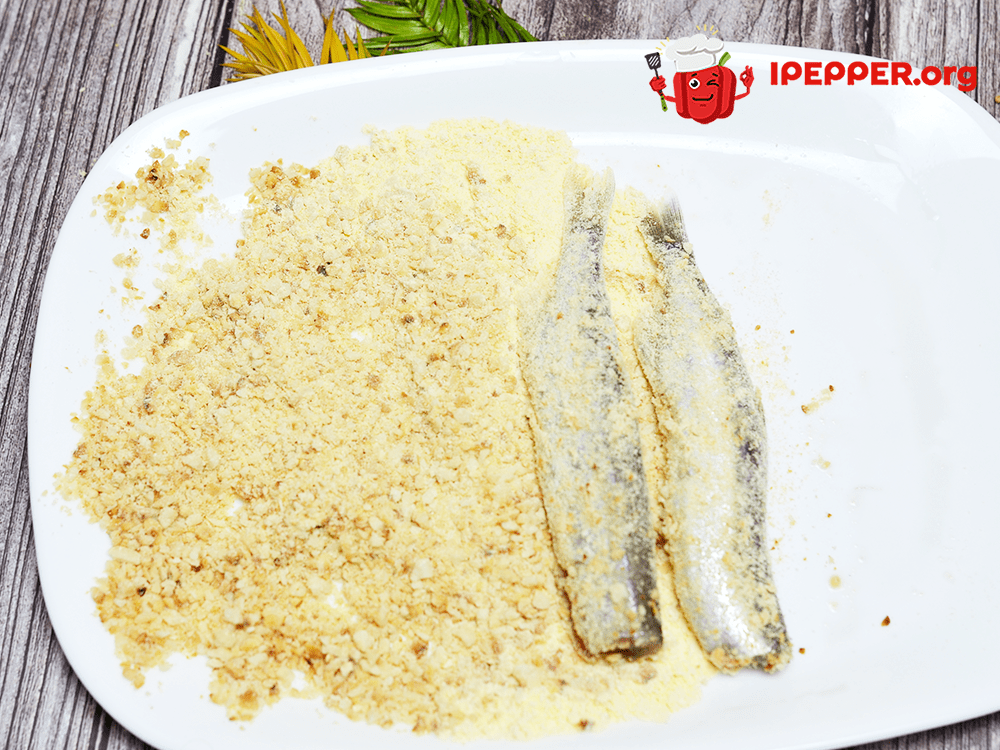 Recipe Fried capelin breaded with cornmeal and peanuts. Шаг 6