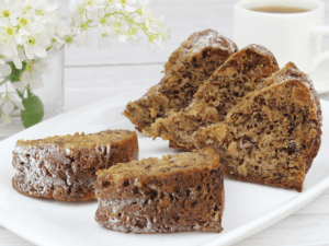 Banana bread with raisins