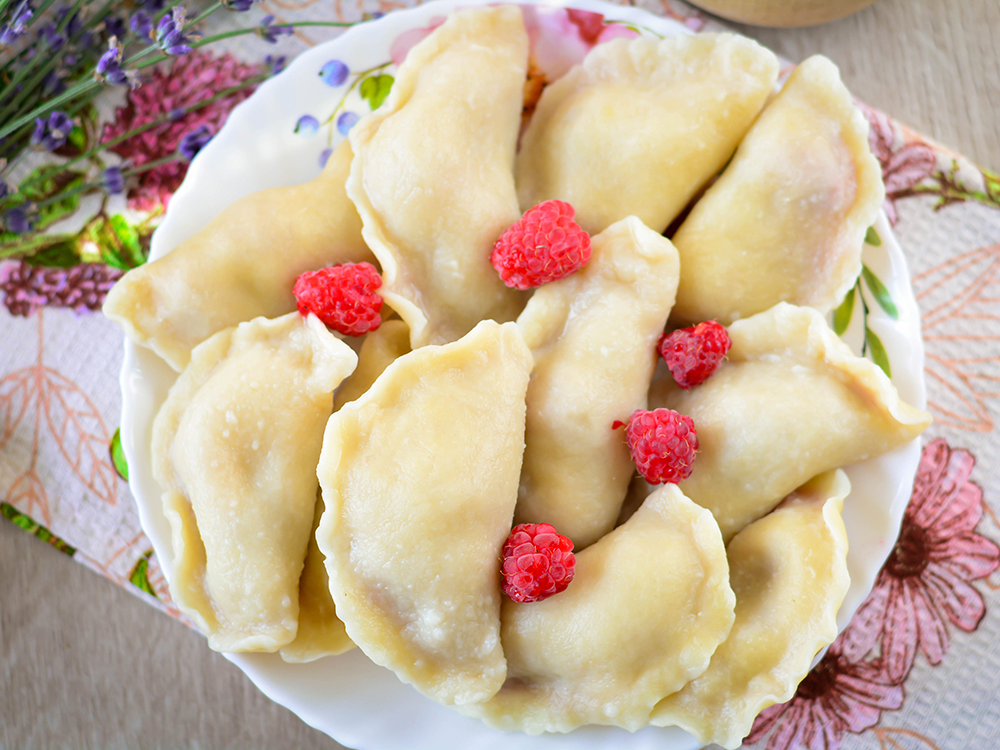 Vareniki with raspberries