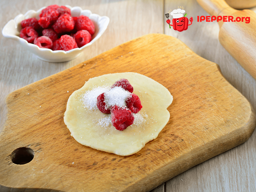 Recipe Vareniki with raspberries. Шаг 6