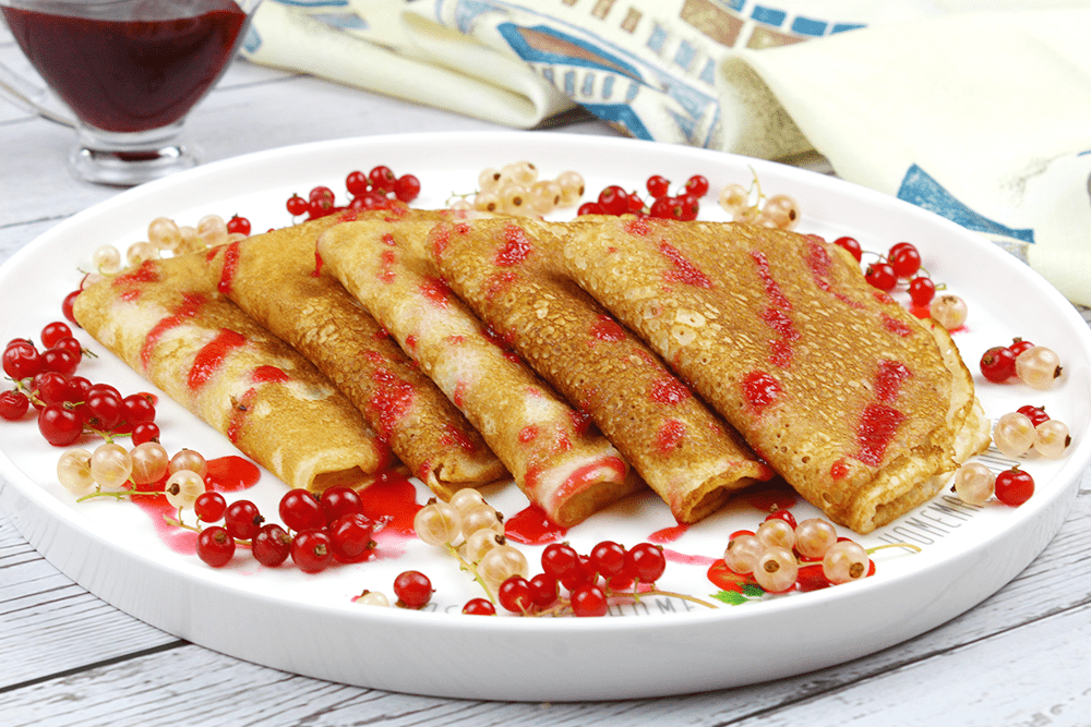 Pancakes with cream