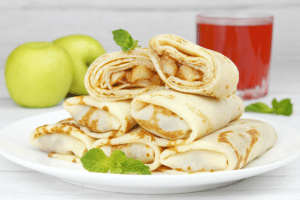 Pancakes with apples and cinnamon
