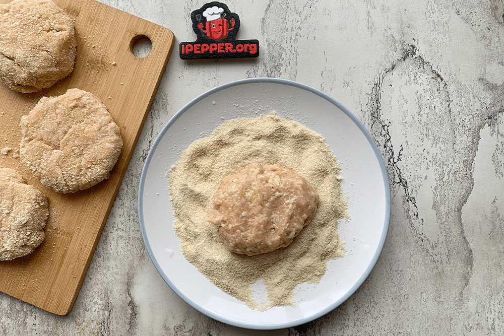 Recipe Minced chicken cutlets in a frying pan. Шаг 4