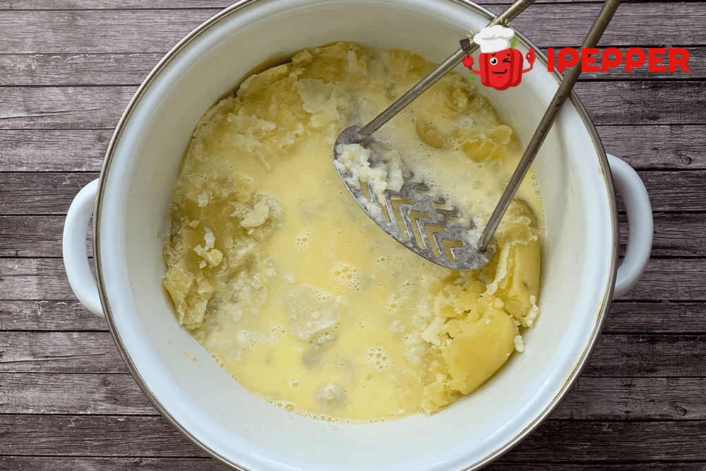 Recipe Classic mashed potatoes with milk. Шаг 4