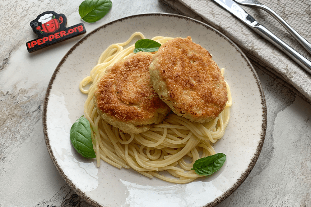 Recipe Minced chicken cutlets in a frying pan. Шаг 6