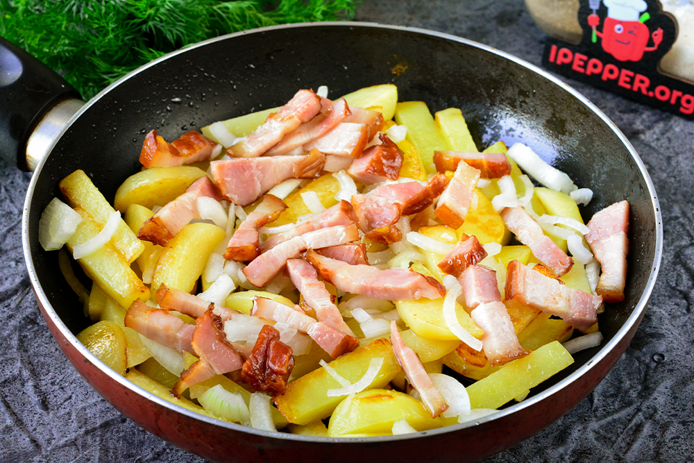 Recipe Fried potatoes with bacon. Шаг 7
