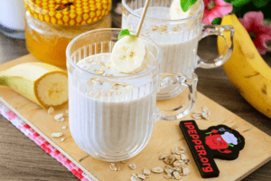 Smoothie with oatmeal and banana